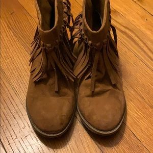 American Eagle size 1 tan suede boots